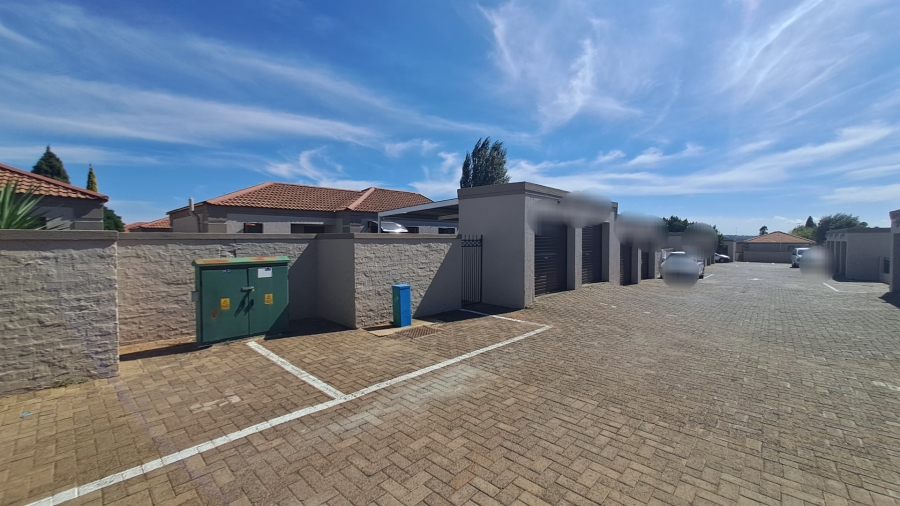 2 Bedroom Property for Sale in Langenhovenpark Free State